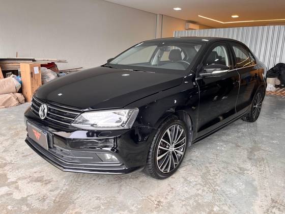 VOLKSWAGEN JETTA 2.0 TSI HIGHLINE 211CV GASOLINA 4P TIPTRONIC VOLKSWAGEN JETTA 2.0 TSI HIGHLINE 211CV GASOLINA 4P TIPTRONIC